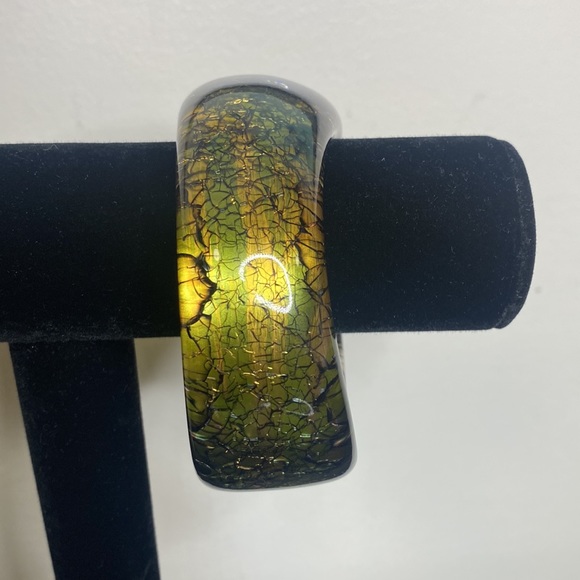 💚🖤Vintage Lucite Bangle Bracelet | Crackle Motif | Green & Black - Picture 11 of 12